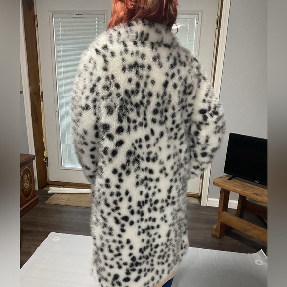 NWT Snow Leopard Faux Fur Plus Size Coat L - Picture 2 of 14